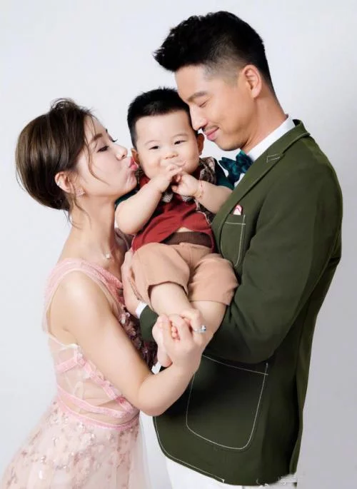冯巩“女儿”16岁出道一炮而红，今结婚生子，老公很多人都认识