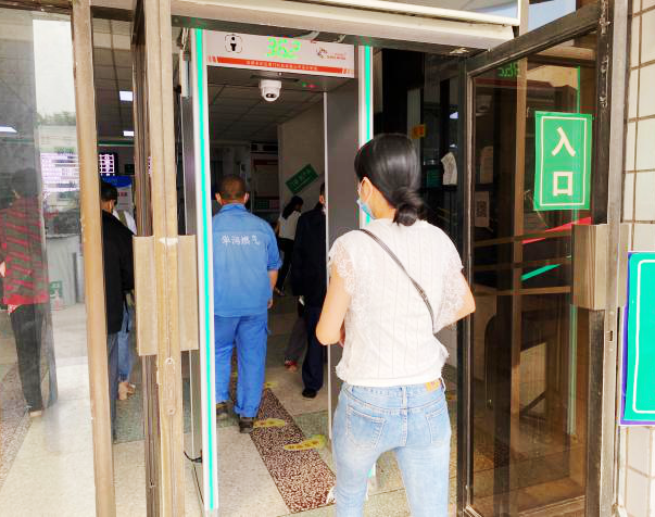 金堂縣醫療機構*紅外熱成像測溫門在金堂縣三醫院安裝完成