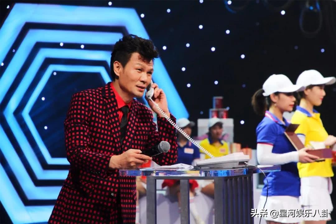 主持人李彬曝病情现状！躺病床辗转做检查憔悴不堪，儿子贴身照顾