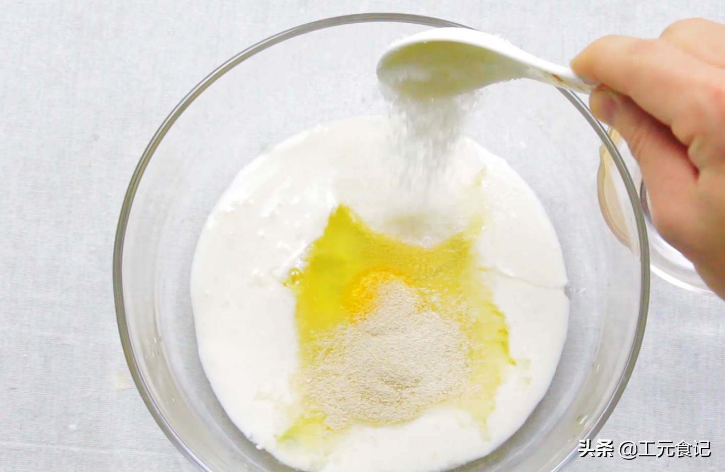 孩子最爱酸奶豆沙面包，不蒸不烤电饭煲一按，松软香甜比买的好吃