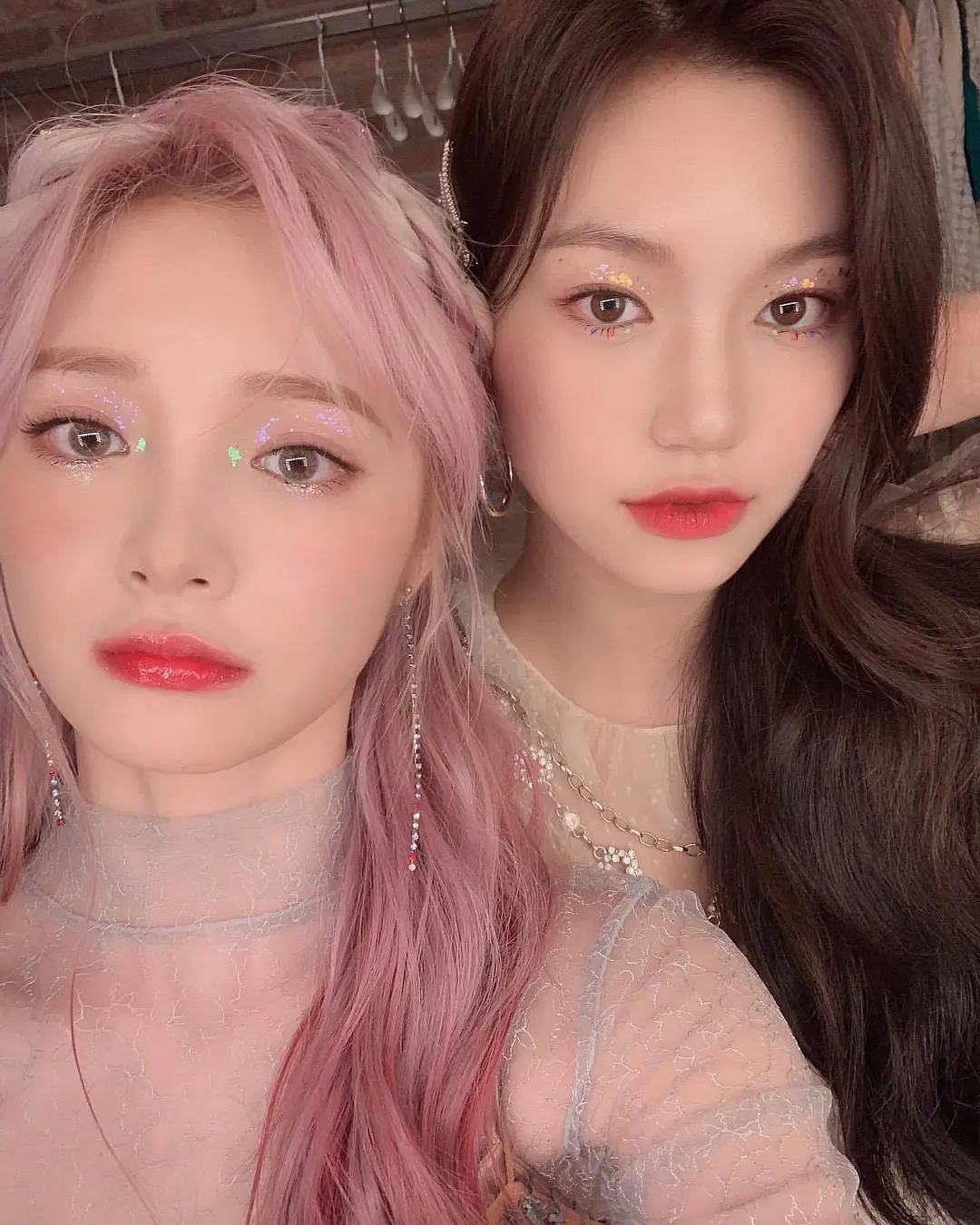 ioi五年后重聚成员泪崩,周洁琼晒在韩时期自拍,转眼物是人非