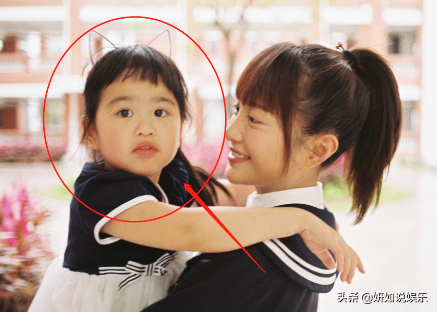 包貝爾女兒悄咪咪長大，五官越長越精緻，顏值開始朝包文婧靠攏