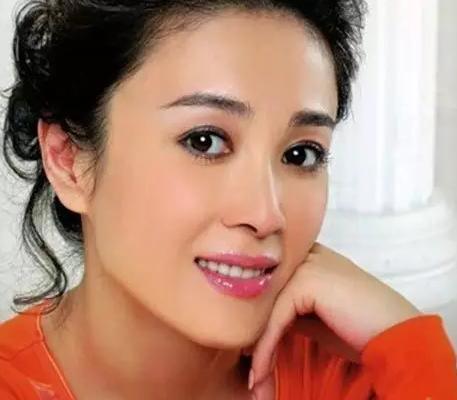 “最美妲己”傅艺伟：25岁爆红后息影经商败光家