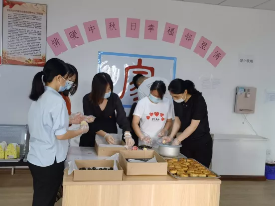 超温暖~“爱心牌”月饼让这个中秋情味儿十足