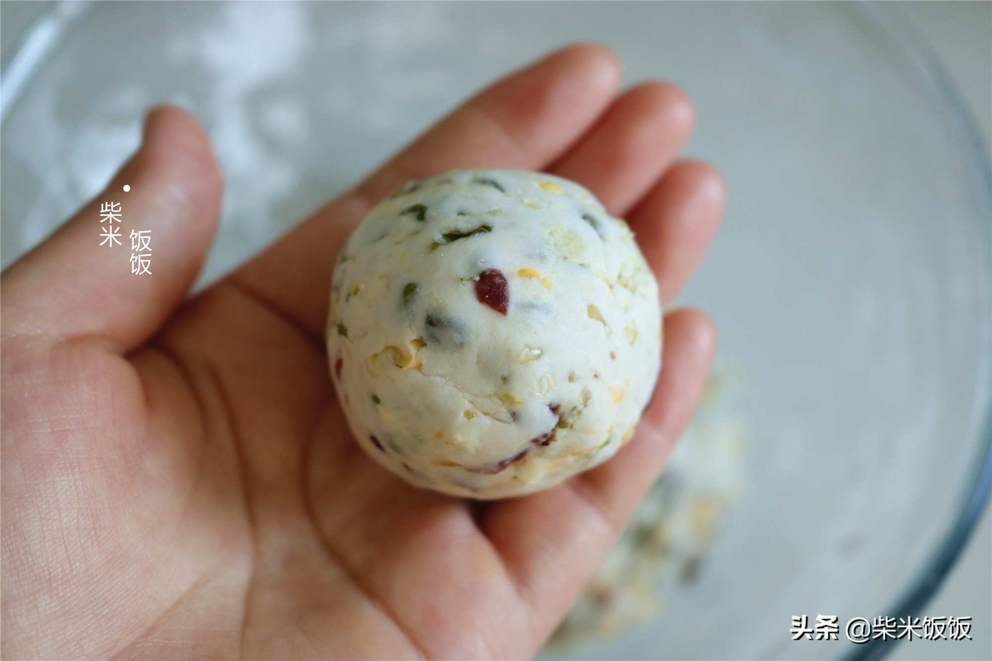 绿豆新吃法，一拌一团，大火一蒸就上桌，无油少糖健康好吃