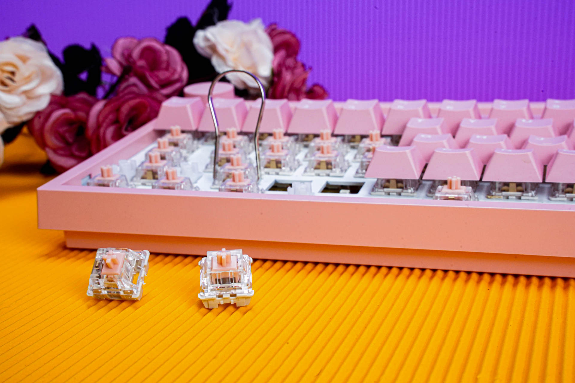 每个女生都有公主梦，送老婆个粉色黑爵K620T双模机械键盘做礼物