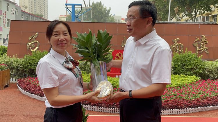 叢臺區(qū)永安中學慶祝第37屆教師節(jié)(圖26)