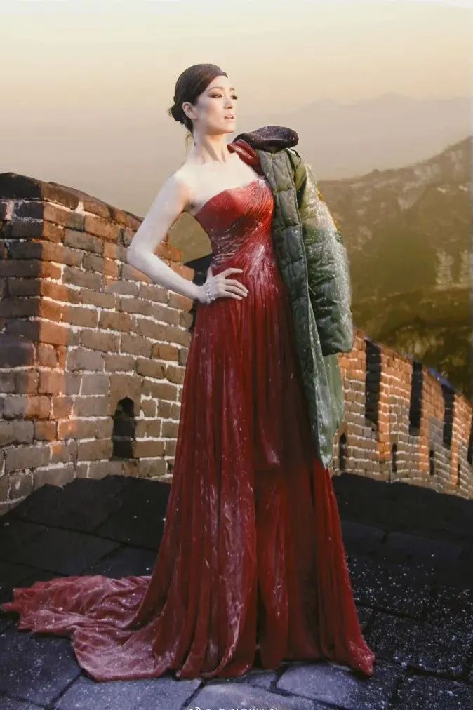 穿旗袍去奥斯卡的巩俐，才是红毯鄙视链的王者