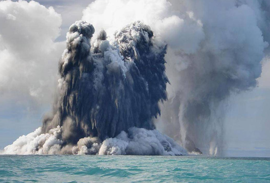 日本国土面积一点不小！火山喷发又造新岛，直径约1公里