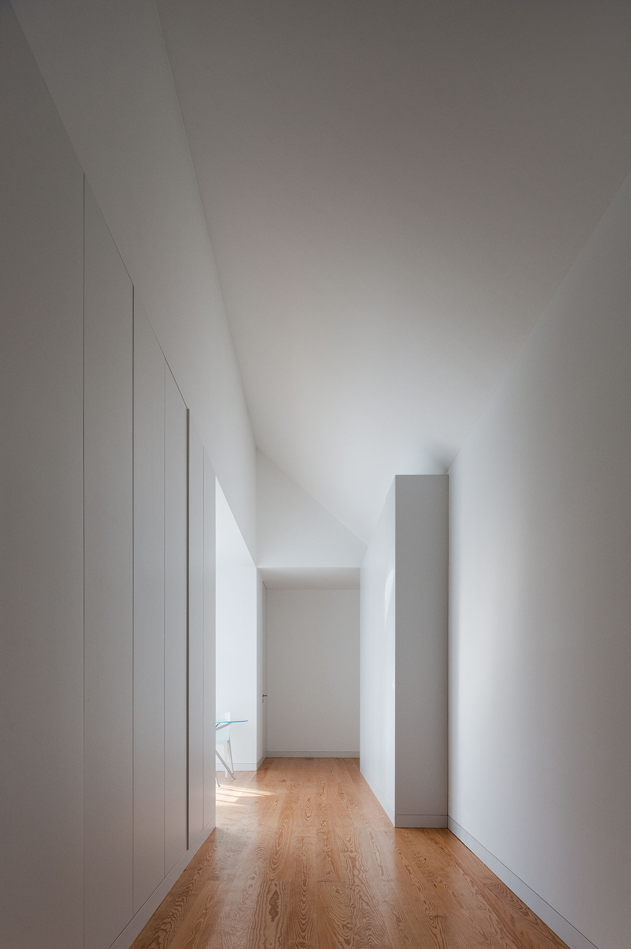 简约到极致的梦想白房子，Aires Mateus经典作品突破了时空界限