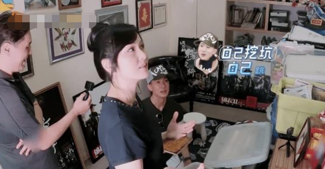 吴尊心情愉悦晒新豪宅，全家出动放鞭炮庆祝，手抱木桶称华人传统