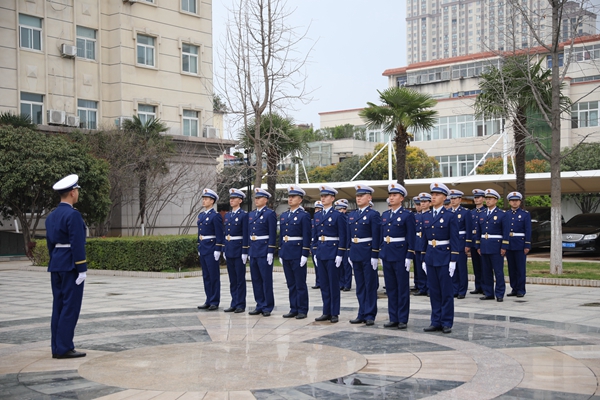 駐馬店市消防救援支隊(duì)機(jī)關(guān)組織開(kāi)展隊(duì)列訓(xùn)練