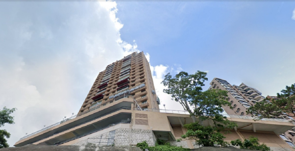 羡慕！张智霖夫妇近亿豪宅曝光，户外环境如仙境，网友：神仙生活