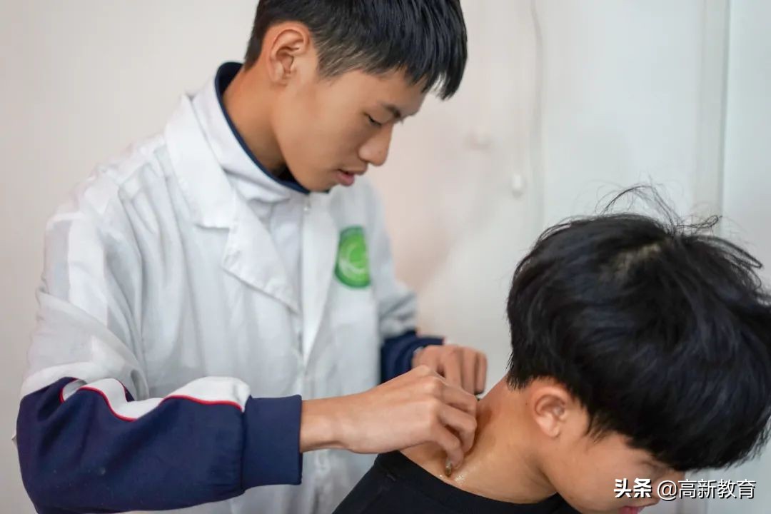 高新医药｜省中医院老师来授课，学生的反应让人意外