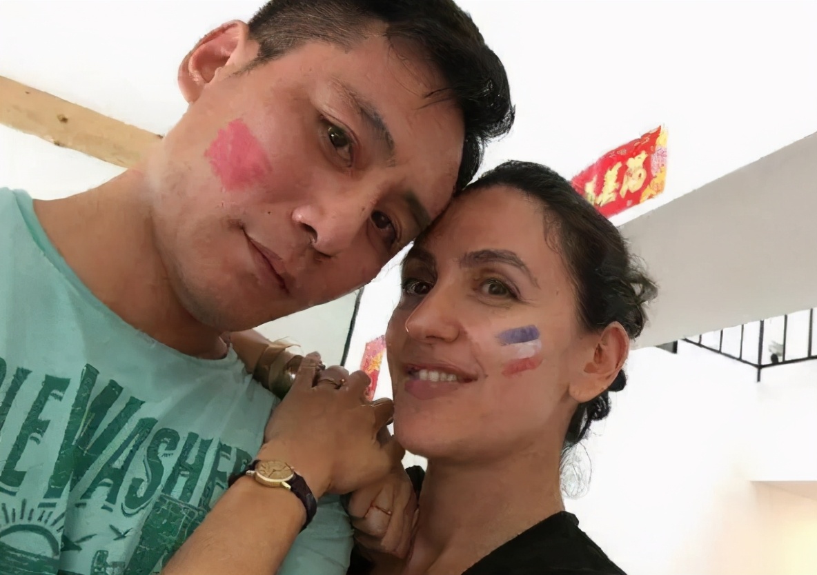 娱乐圈3个“最美洋媳妇”，生娃后大变样，欧洲