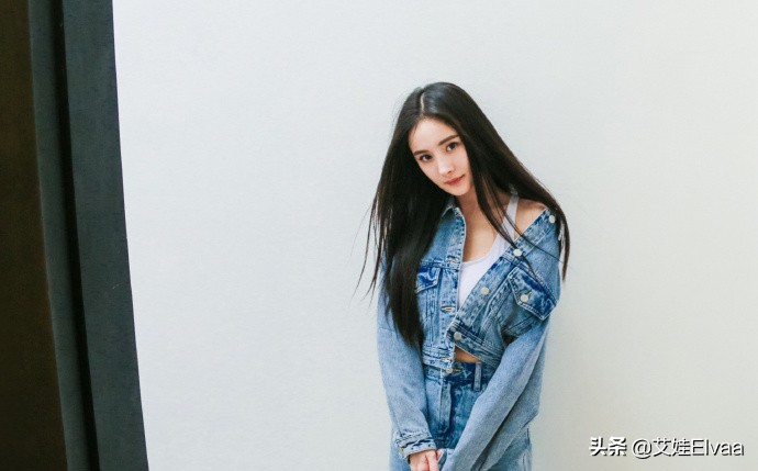 杨幂新造型美过“白衣天使”，穿白大褂录综艺