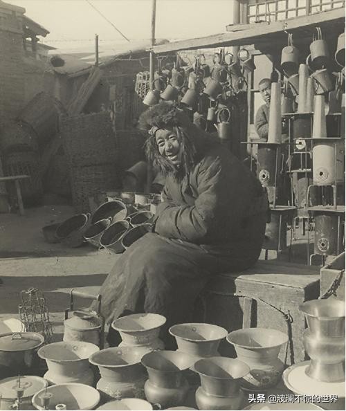 老照片:90年前的北京摆摊文化，街头卖各种东西