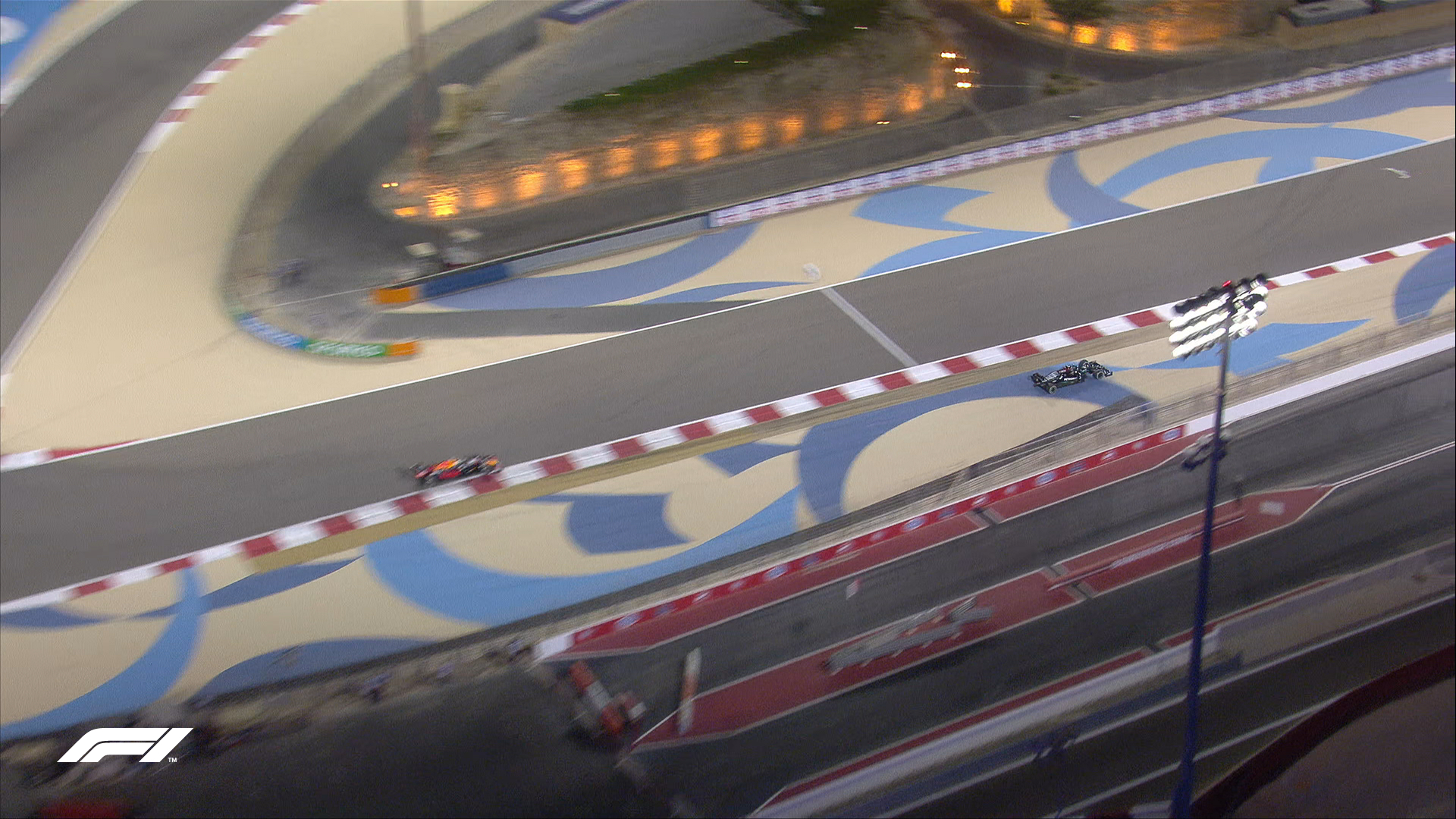 F1巴林站：汉密尔顿险胜维斯塔潘 奔驰F1终于寻到