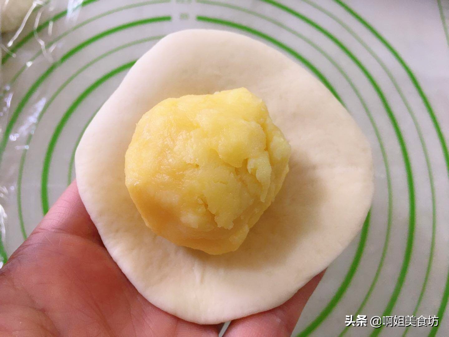 The child’s favorite custard bag is fluffy, noisy, and rich in milk, so I don’t have to go out to buy