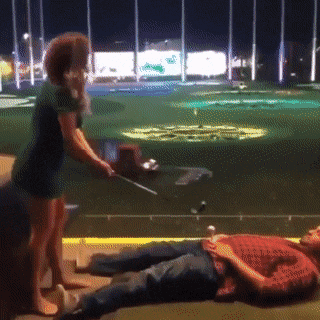 搞笑gif神评：一个人无聊起来什么都做得出来