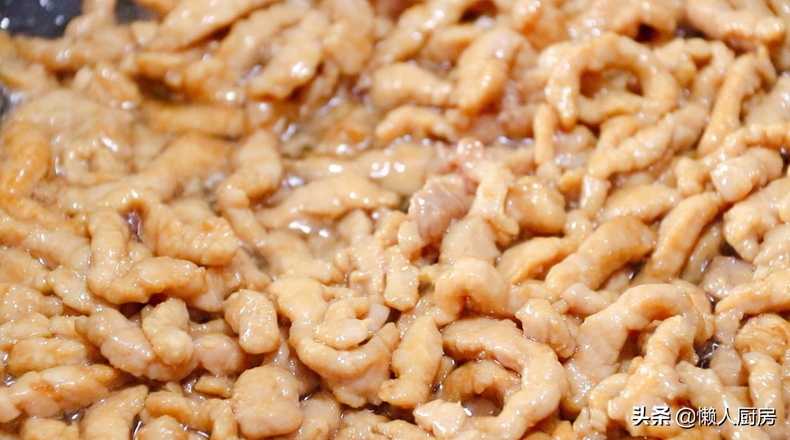 苦瓜炒肉絲，教你一招，肉絲又嫩又滑，一點都不柴