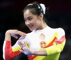 刘璇晒孕肚倒立照，不愧是世界冠军的体质，她的肚子和腿好真实啊