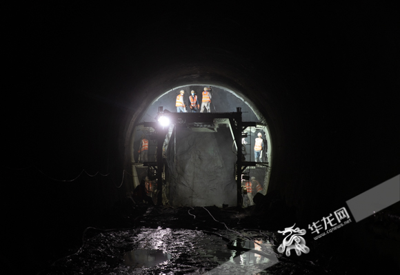 提前20天！重庆轨道交通5号线北延伸段甘鲁区间隧道左线贯通