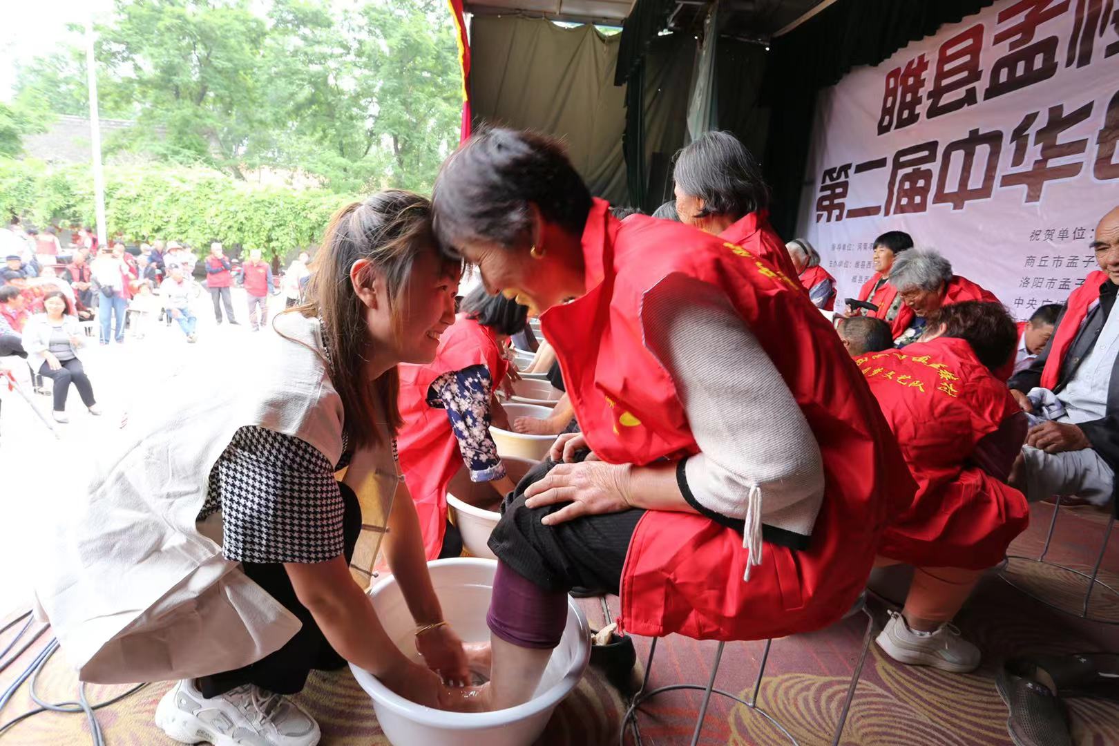 å­æ¥¼æç¬¬äºå±ä¸­åæ¯äº²èåæ»¡ç¤¼æ