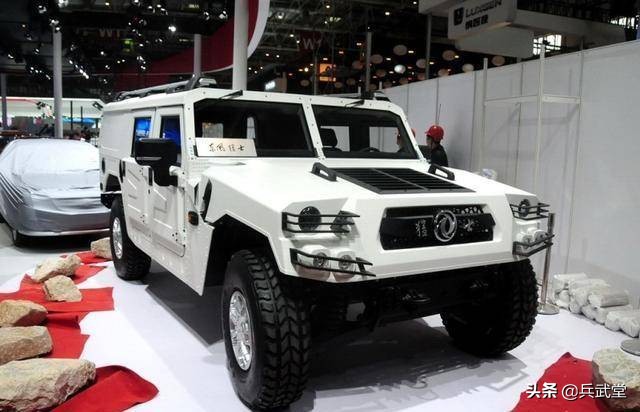 特战旅接装长轴版三代猛士，车顶可装遥控机枪