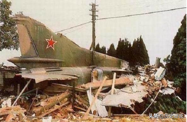苏联战斗机无人驾驶，自己飞了900多公里，一头