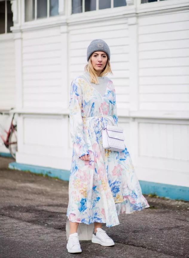 天凉短裙该收起来了，建议多穿这5款早秋“长裙”，时髦显高级