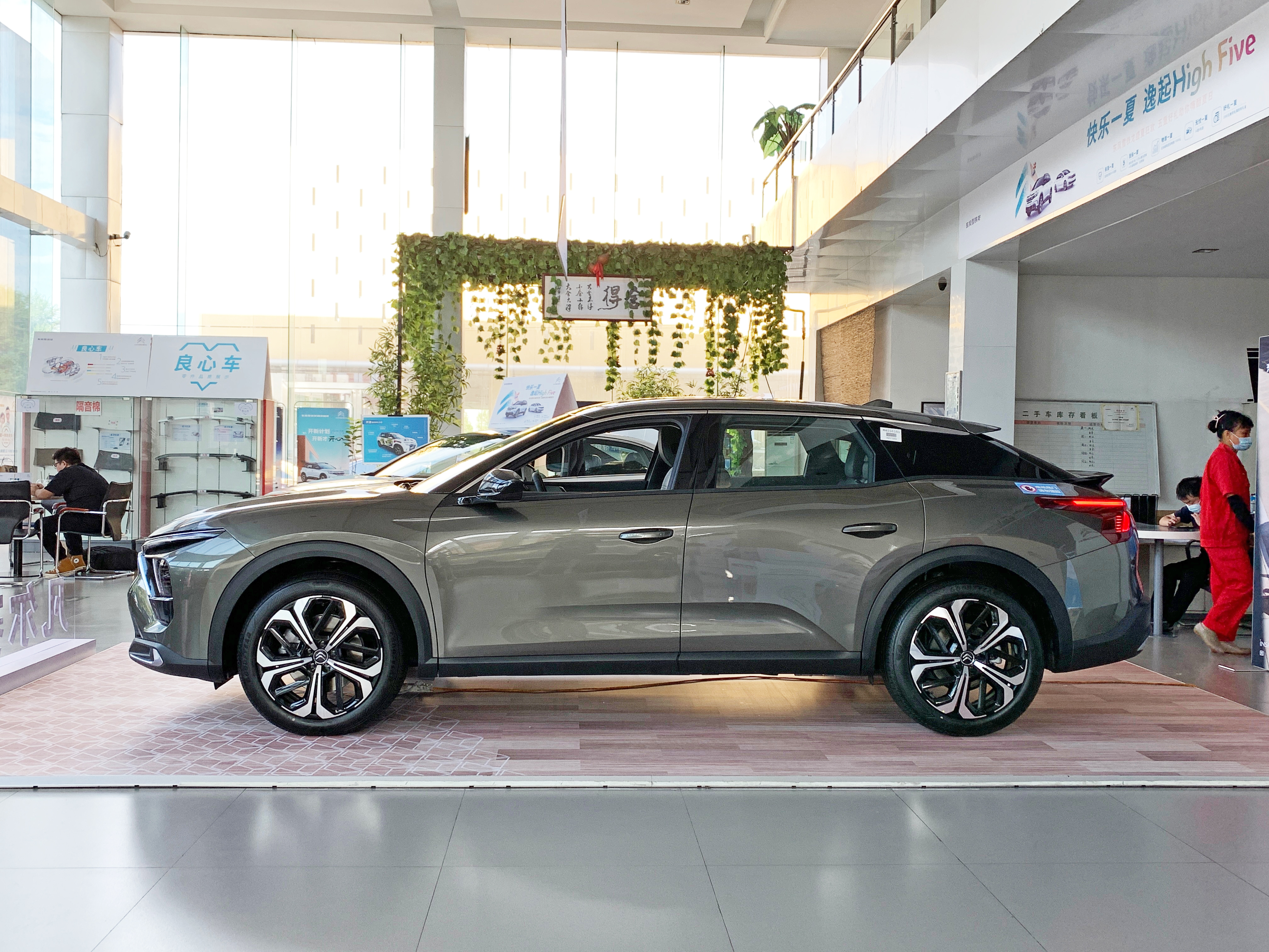 轿车+SUV+旅行车，凡尔赛C5X居然如此全能