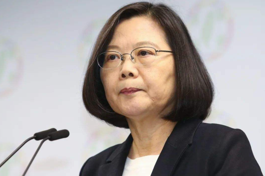 美国公然将矛头指向华，解放军接连4天雷霆亮剑