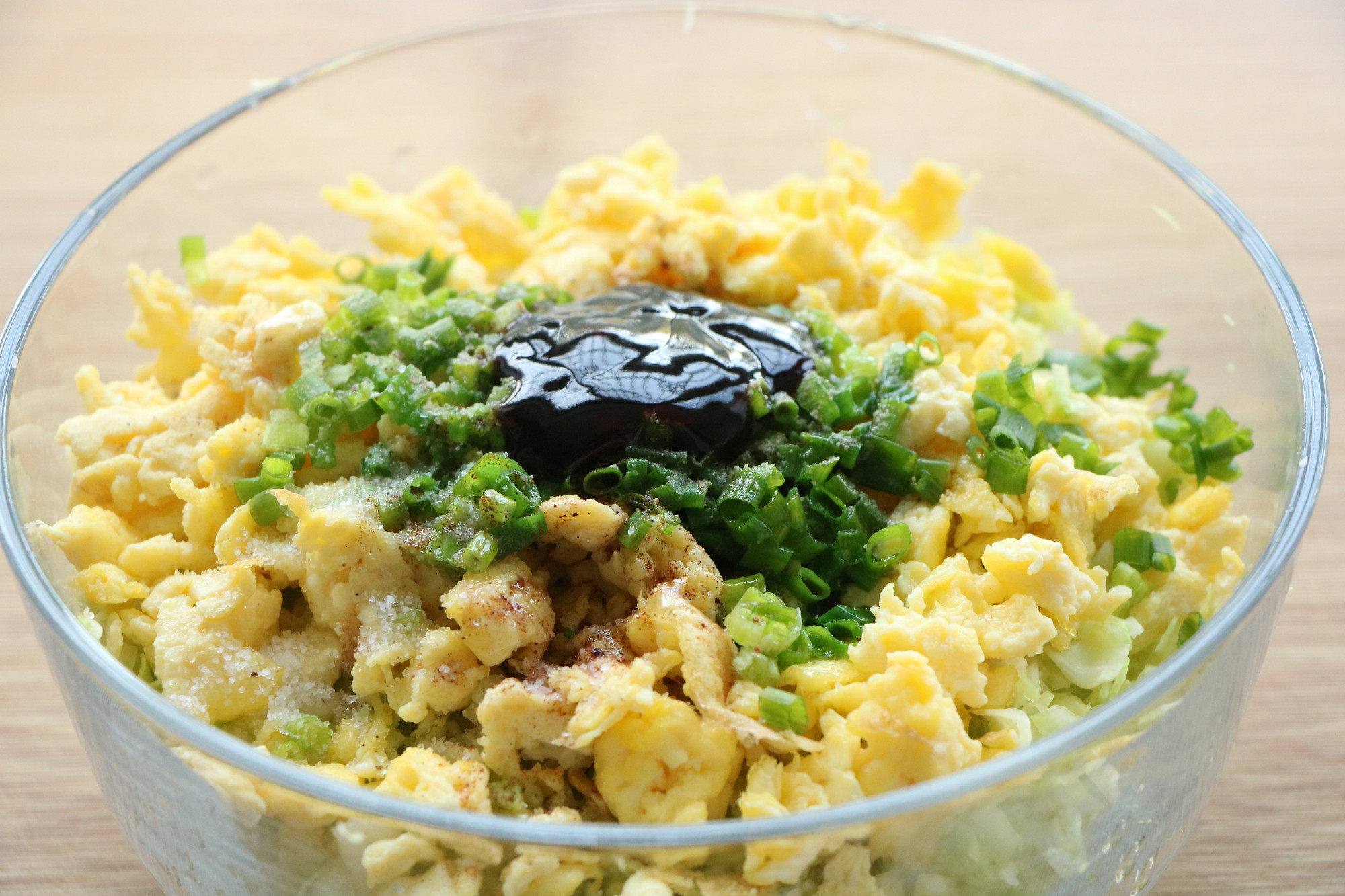 包菜還可以這樣吃，皮薄餡大，金黃酥脆，一人吃一盤都不膩，香