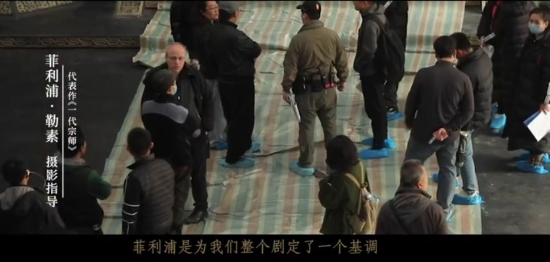 心疼49岁于和伟，与67岁赵雅芝演夫妻，哄着41岁