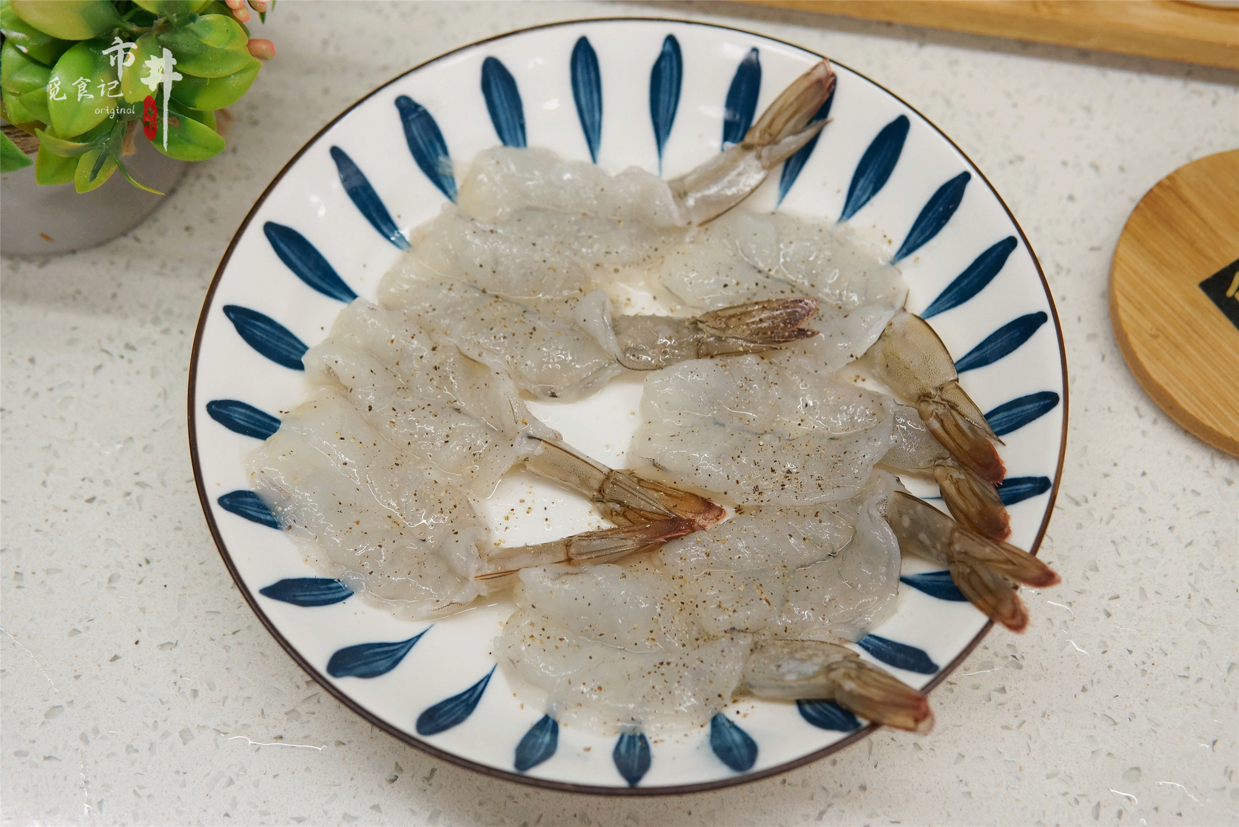 夏天吃大虾，水煮、油炸靠边站，这做法几天不吃就喊馋，省事好吃