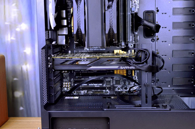 侧透机箱是主流？光污染更伤眼，Tt挑战者H8静音机箱体验