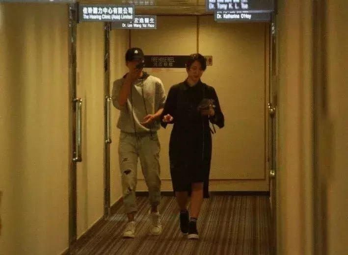 成功怀孕?前tvb小生紧张陪伴太太诊所求诊 吩咐护士保密