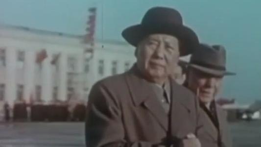 毛主席首次访问苏联碰了钉子，斯大林为何屈服？竟是英国帮忙