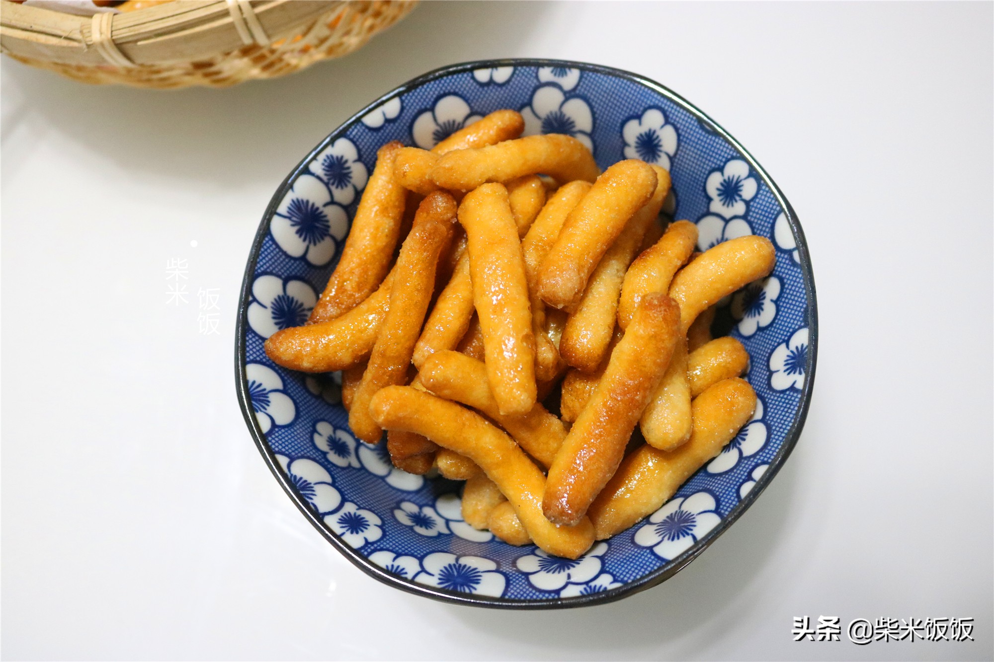 一碗糯米粉，一碗糖水，做80后小时候的零食，香甜酥脆真好吃