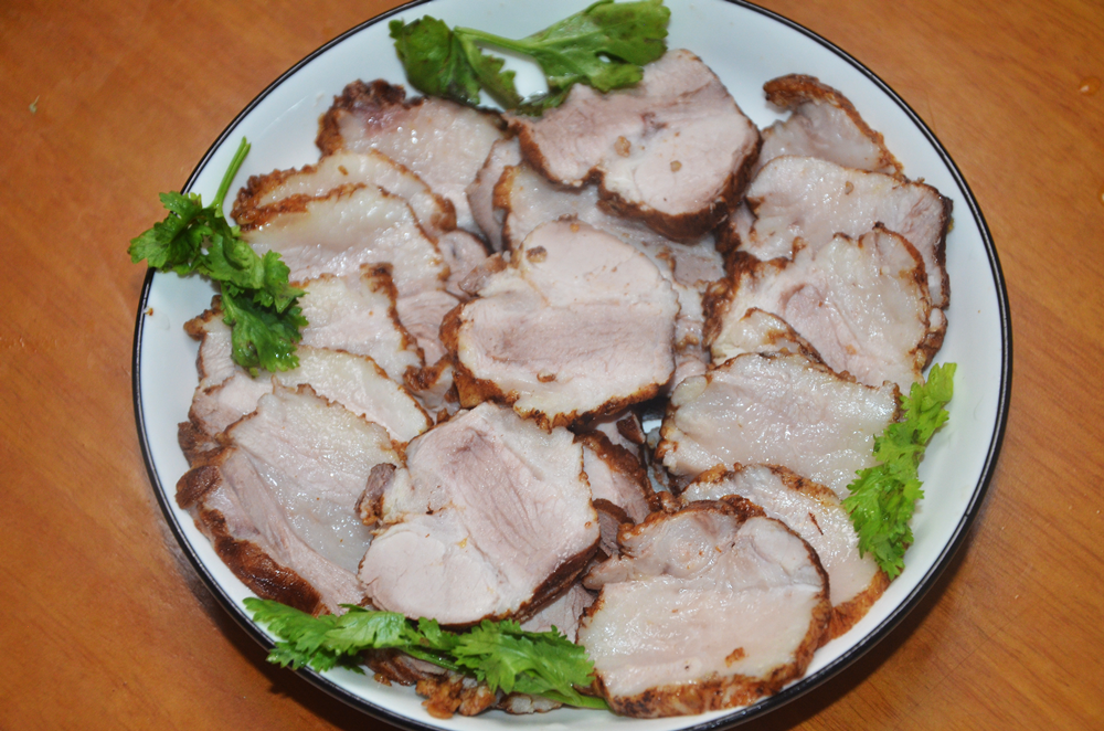 五花肉不要再红烧了，拿绳子捆起来，咸香不腻，我家一周吃5次