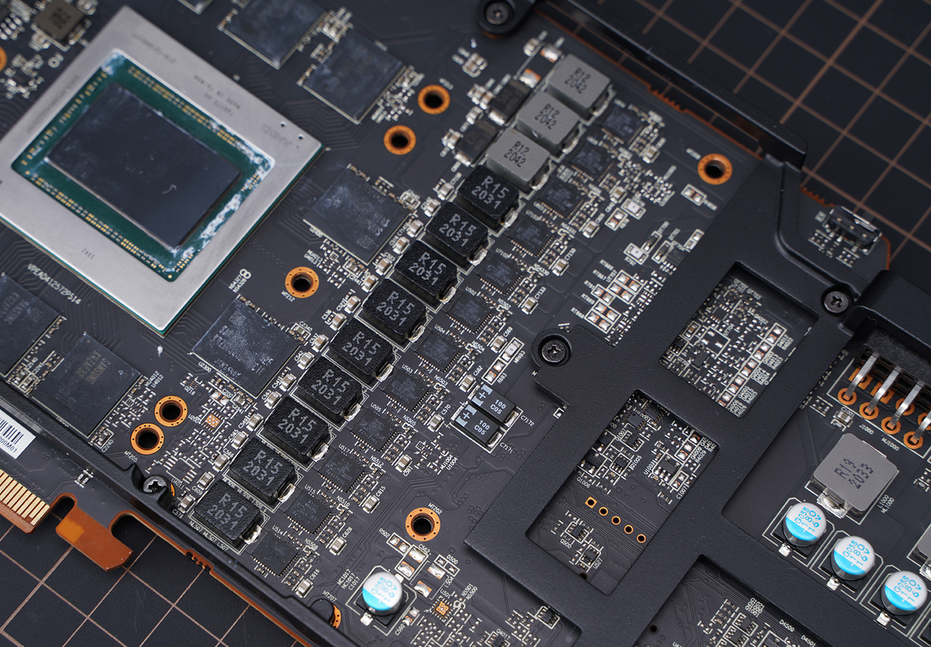 非公版更强 讯景XFX RX6800 XT海外版显卡评测