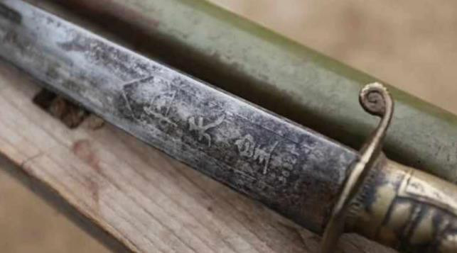 老农民家中有把日本军刀，日本人愿意出高价购