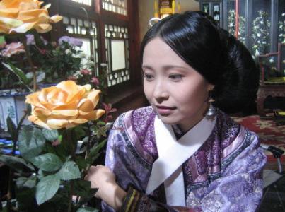 难怪宜修一生无子，你看剪秋的发髻里藏着啥？