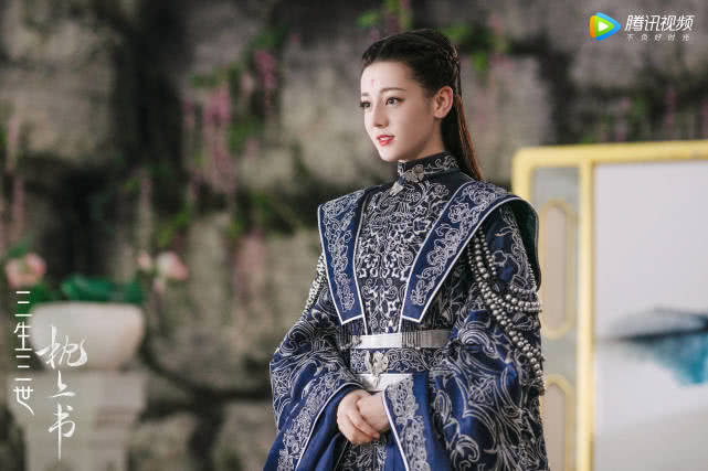 三位新疆女艺人，一个热度下降，两位进入发展