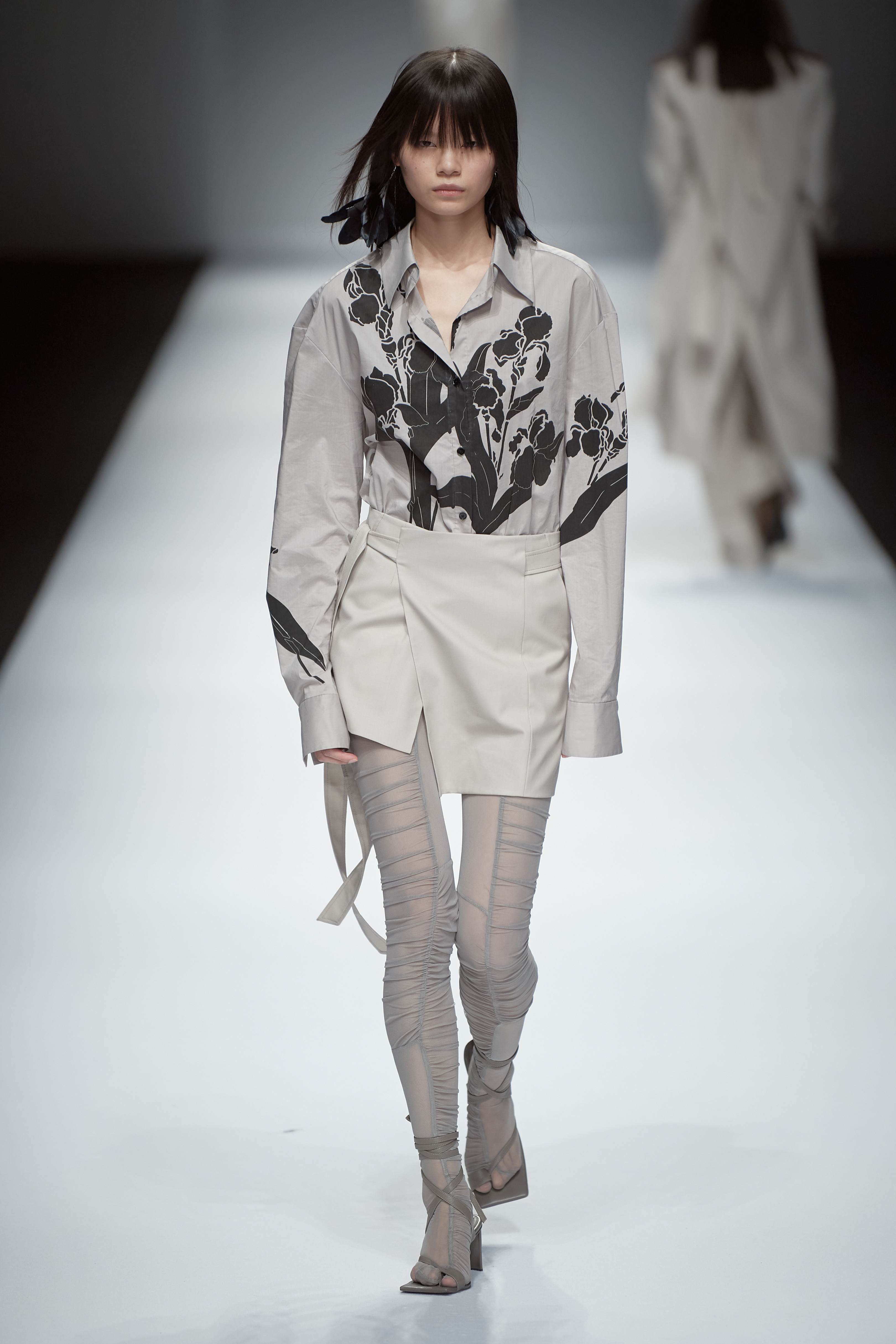 yoeyyou上海时装周发布2021春夏系列