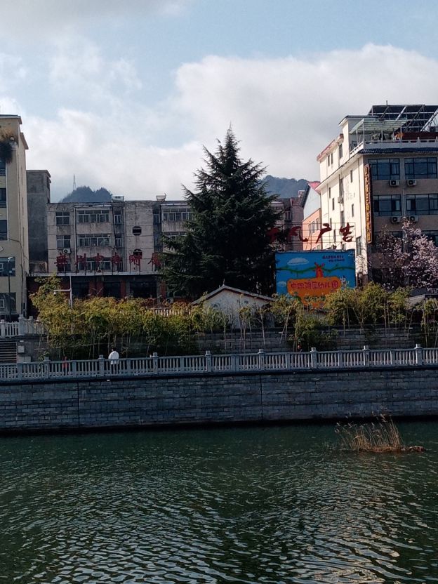 郑州一家独大的局面，对河南整体经济长远均衡发展进步弊端很大