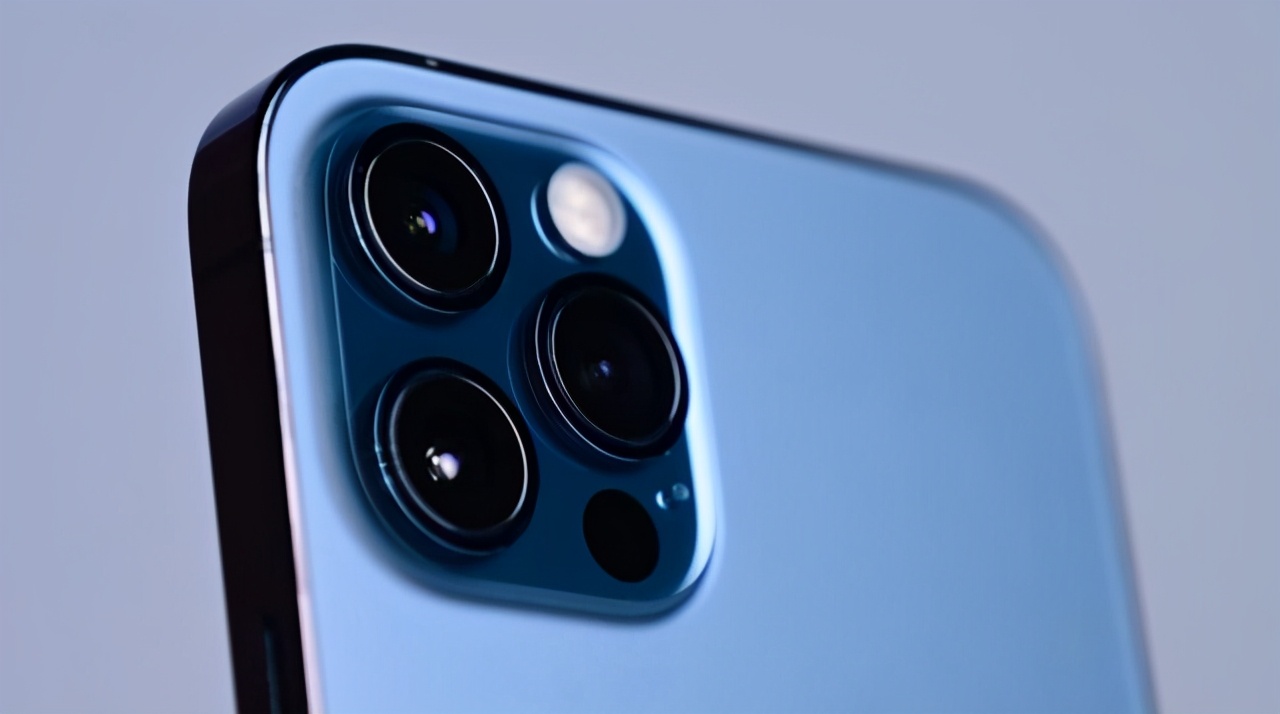 iPhone实现100倍变焦超远摄需要多久？答：2023年引入潜望镜头