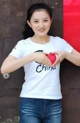 “国民闺女”金铭：9岁爆红，19岁上北大，40岁至
