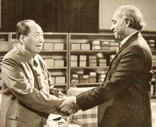 毛主席最后一次会见外宾布托：会谈不过10分钟，额头就冒汗了
